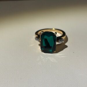 Fashion Jewelry Emerald Green and Gold Ring